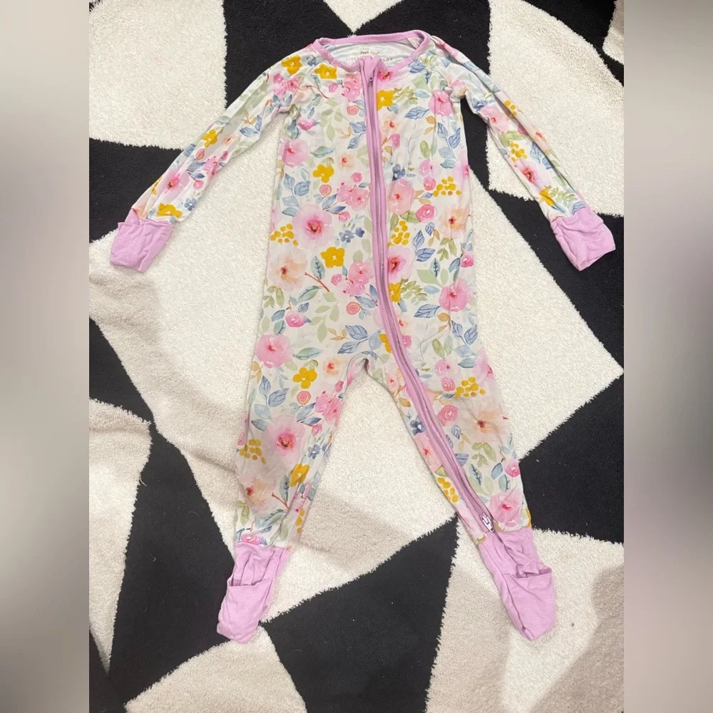 LITTLE SLEEPIES BELLA BLOOMS FLOWER ZIPPIES HTF - Size 12-18 Months Pristine